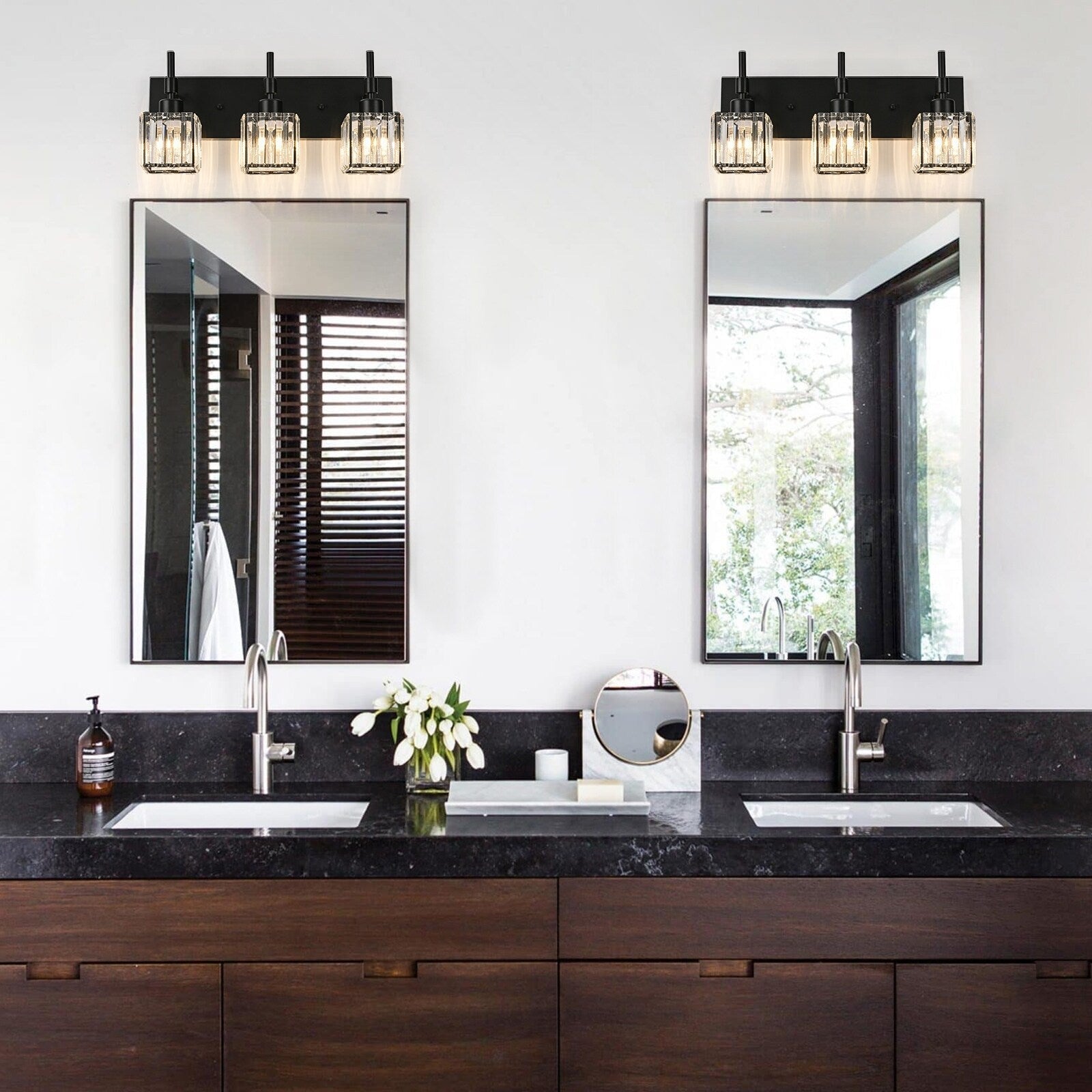 Luminaires de salle de bain en cristal à intensité variable Ora Modern sur miroir Glam Vanity Lights