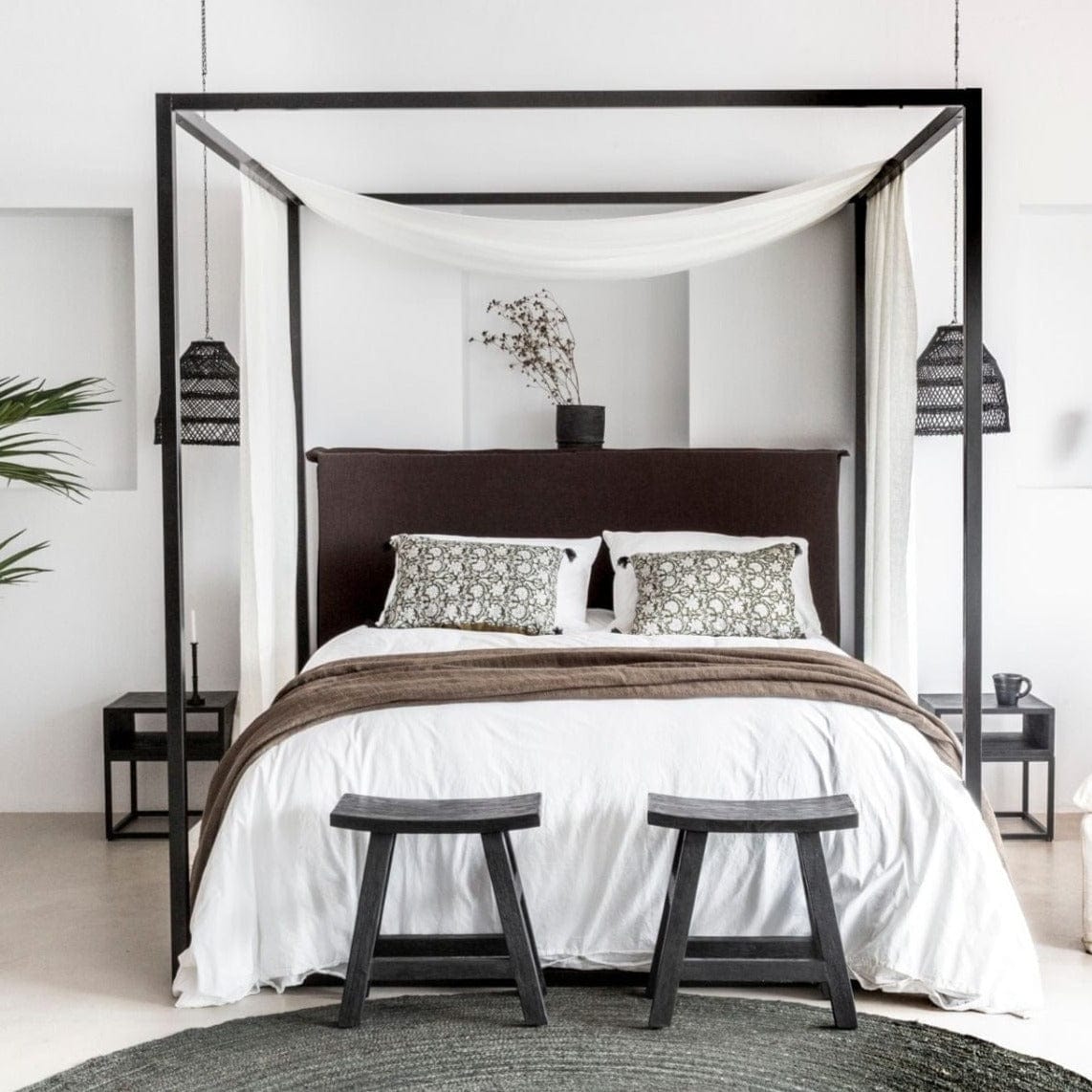 Table de chevet en rotin | Noire